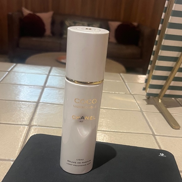 CHANEL Coco Mademoiselle L'Eau Light Fragrance - Gold Accents - Picture 1 of 3